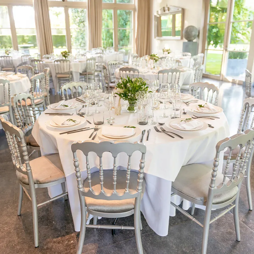 Salle de réception décorée pour un mariage élégant organisée par Emolto Events.